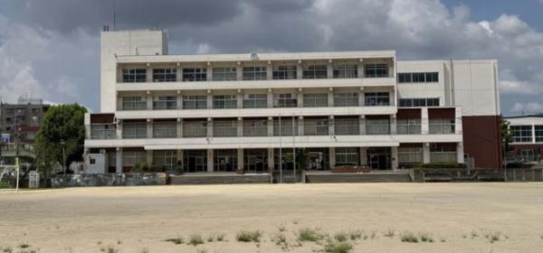 箕面市稲５丁目の中古一戸建て(箕面市立中小学校)