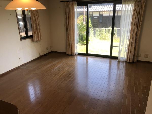 大津市日吉台4丁目の中古一戸建て(リビング)