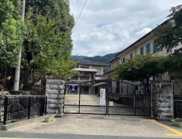 京都市伏見区醍醐勝口町の中古一戸建て(京都市立醍醐小学校)