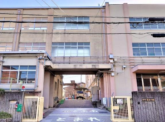 京都市伏見区深草越後屋敷町の中古一戸建て(京都市立藤ノ森小学校)