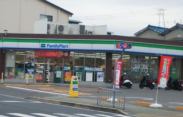 ファミール伏見B棟(ファミリーマート伏見京町店)