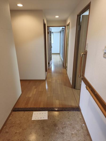 グローバル嵯峨(玄関)