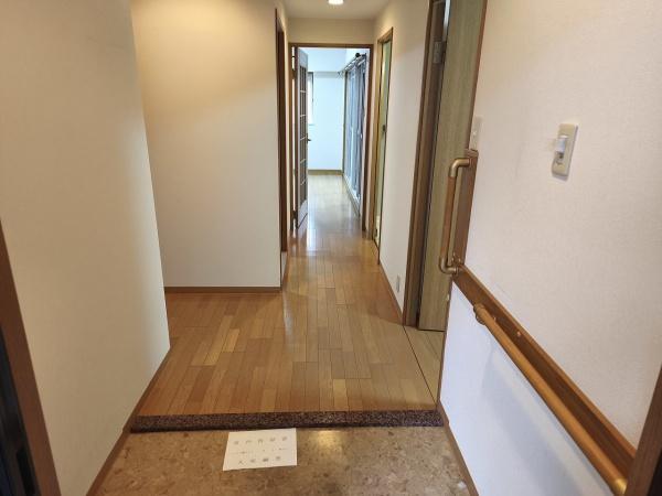 グローバル嵯峨(玄関)