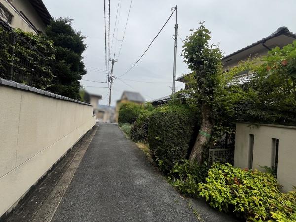 京都市右京区龍安寺玉津芝町の土地(前面道路含む現地写真)