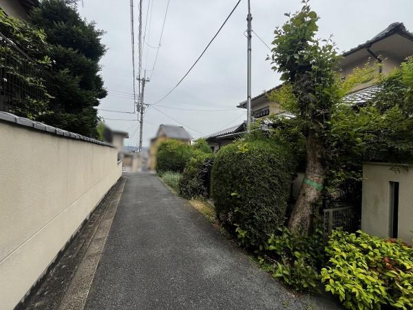 京都市右京区龍安寺玉津芝町の土地(前面道路含む現地写真)