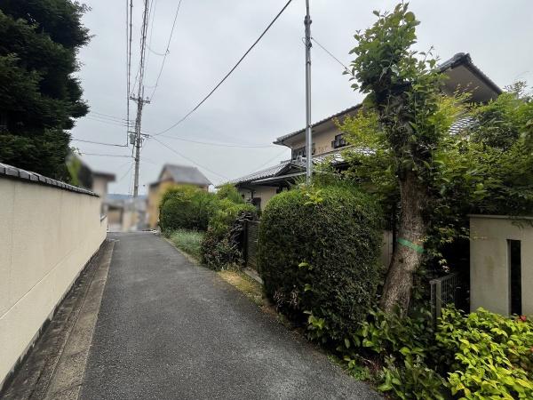 京都市右京区龍安寺玉津芝町の土地(前面道路含む現地写真)