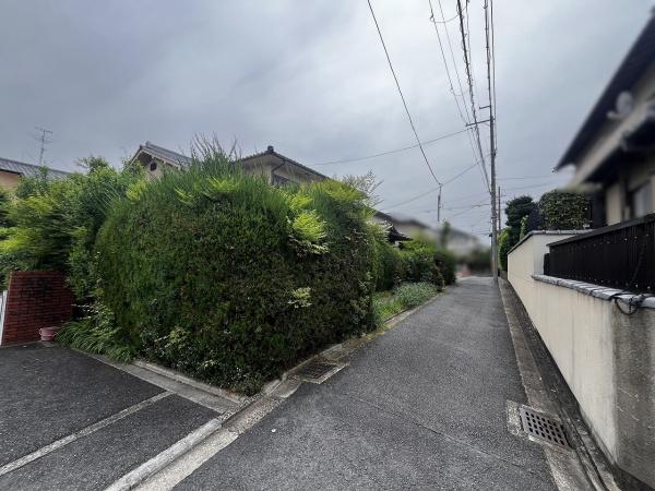 京都市右京区龍安寺玉津芝町の土地(前面道路含む現地写真)