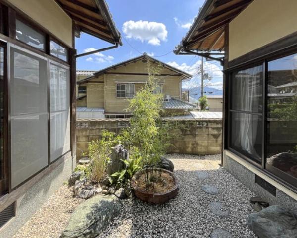 京都市山科区上花山桜谷の中古一戸建て(庭)