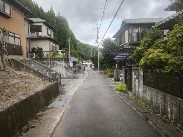 京都市北区西賀茂下庄田町の中古一戸建て(前面道路含む現地写真)