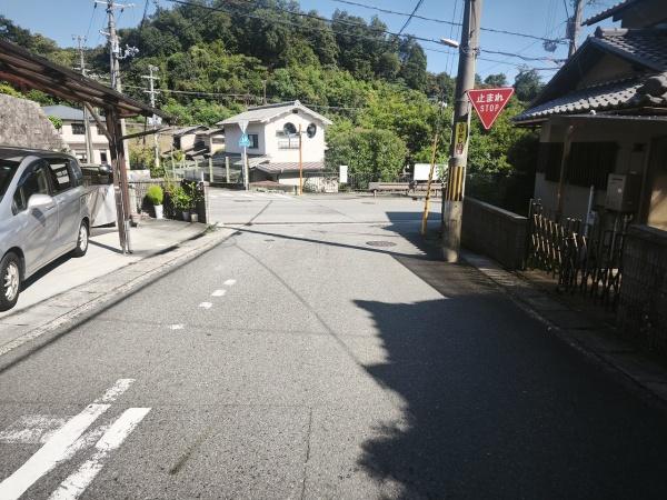 京都市左京区静市市原町の中古一戸建て(前面道路含む現地写真)
