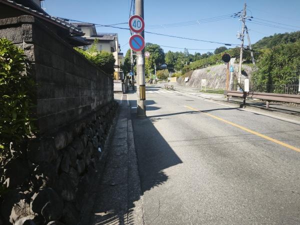 京都市左京区静市市原町の中古一戸建て(前面道路含む現地写真)
