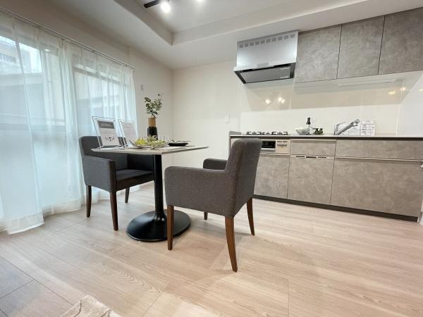 二条城東グランドハイツ(リビング)