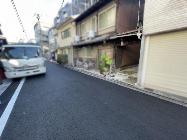 京都市東山区松原通大和大路西入弓矢町の中古一戸建て(前面道路含む現地写真)