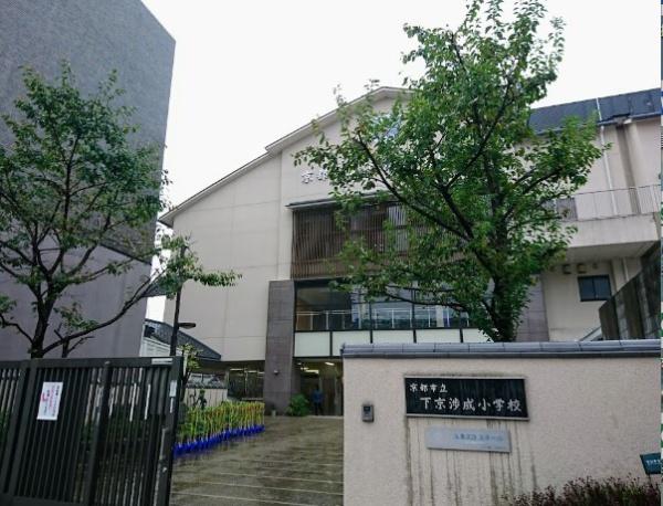 京都市下京区油小路通花屋町下る仏具屋町の中古一戸建て(京都市立下京渉成小学校)