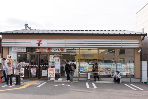ハイム福稲A棟(セブンイレブン京阪鳥羽街道駅前店)