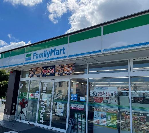 木津川市木津川台３丁目の中古一戸建て(ファミリーマート木津川台駅前店)
