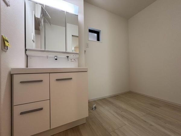 藤沢市石川２期　新築戸建全３棟　２号棟