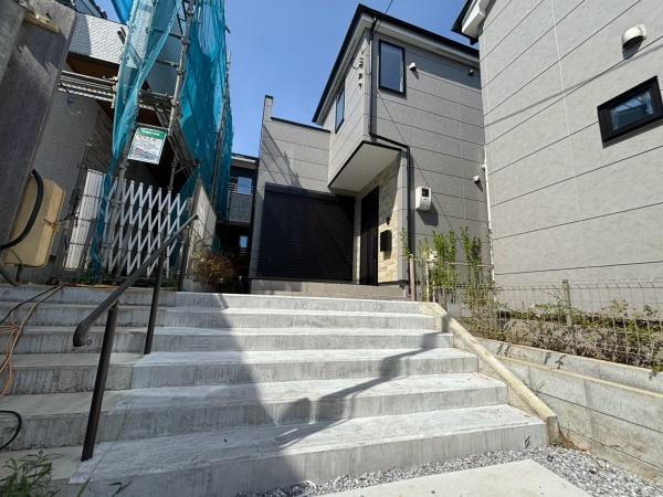 藤沢市石川２期　新築戸建全３棟　２号棟