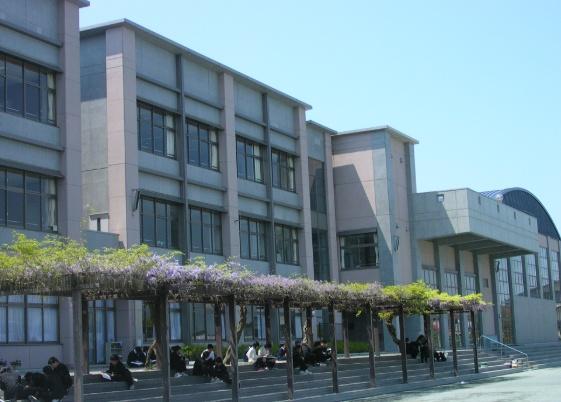 藤沢市片瀬４丁目の中古一戸建て(藤沢市立片瀬中学校)