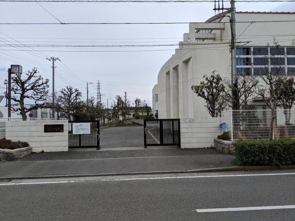 藤沢市石川３丁目の土地(藤沢市立石川小学校)