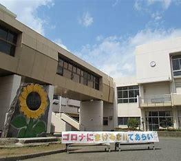 秦野市鶴巻南5-10-2(鶴巻小学校)
