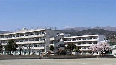 秦野市鶴巻南5-10-2(鶴巻中学校)