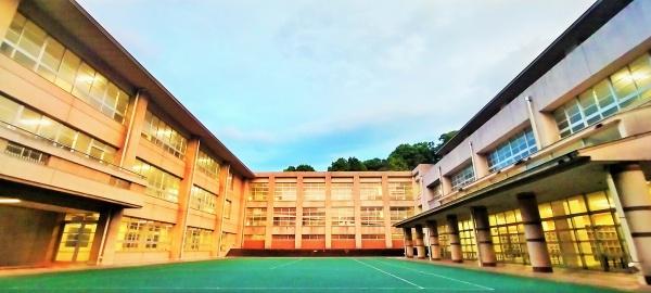 横浜市緑区上山3丁目の土地(横浜市立中山中学校)
