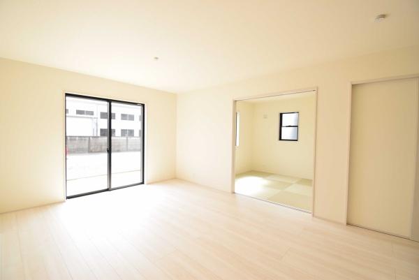 石岡市北府中１丁目の新築一戸建