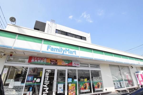 グリーンパーク土浦(ファミリーマート土浦駅東店)