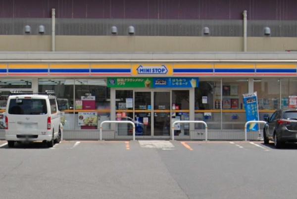 サンミットひたち野東ステーションフロント(ミニストップ牛久ひたち野東店)