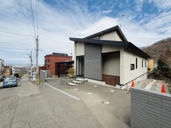 札幌市中央区宮の森二条１７丁目の中古一戸建て