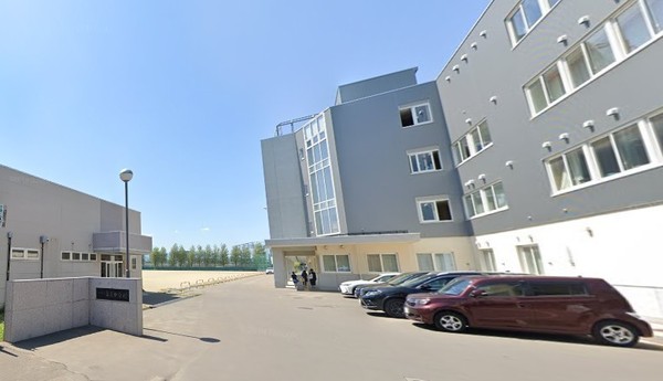 平岡フォレストタウンファミールハイツ1番館(市立羊丘中学校)