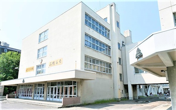 神宮前パークマンション(札幌市立向陵中学校)