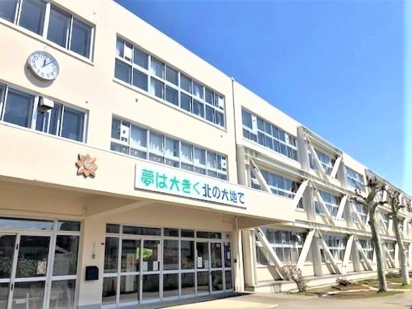 スカイハイツ麻生第四号棟(札幌市立新琴似小学校)