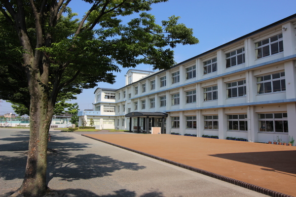 西尾市中畑町向野の中古一戸建て(西尾市立中畑小学校)