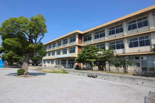 西尾第74上矢田北部区画整理　1号棟(西尾市立矢田小学校)