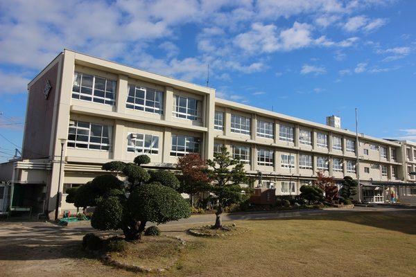 Livele　Garden.西尾第72　田貫町　1号棟(西尾市立平坂中学校)