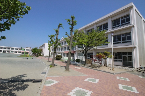 西尾市矢曽根町赤地の土地(西尾市立花ノ木小学校)