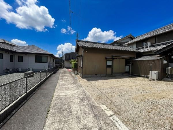 西尾市一色町治明北浜の中古一戸建
