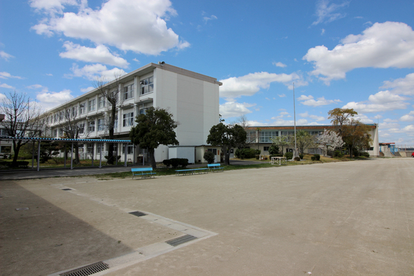 Livele　Garden.西尾第83　家武町　1号棟(西尾市立東部中学校)
