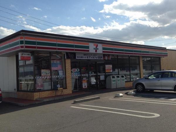 Livele　Garden.西尾第77　巨海町　2号棟(セブンイレブン西尾巨海町店)