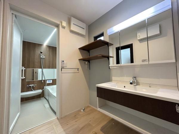 西尾市平坂吉山２丁目の中古一戸建て