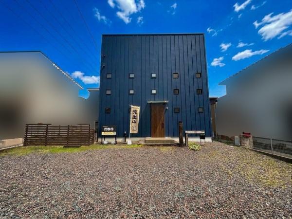 西尾市平坂吉山２丁目の中古一戸建