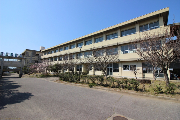 LINAGE　西尾市一色町一色01期　2号棟(西尾市立一色中学校)