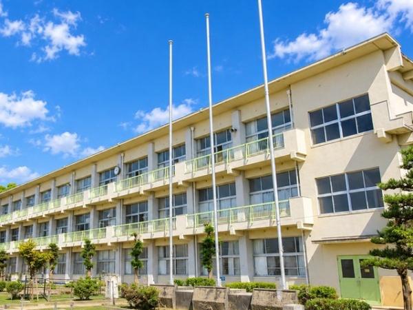 岡崎市若松町字西三田ケ入の土地(岡崎市立岡崎小学校)