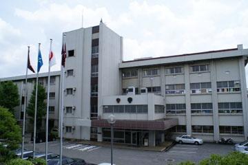 青葉の森公園通り4号棟(千葉県立千葉中学校)