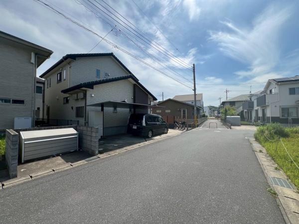 佐倉市寺崎北1丁目の中古一戸建て(前面道路含む現地写真)