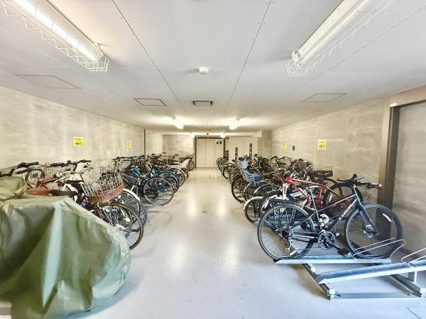 THENOBUTOHILLSFORESTCOURT