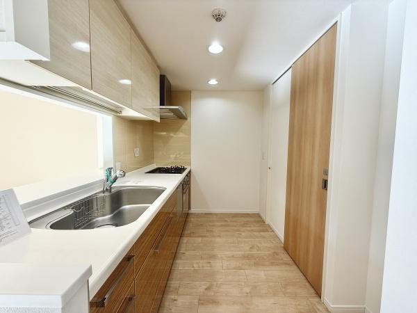 THENOBUTOHILLSFORESTCOURT