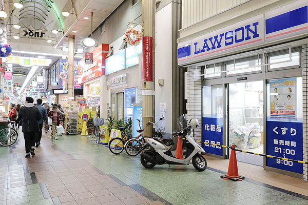 レック北梅田(ローソン＋ドラッグミック天神橋六丁目店)